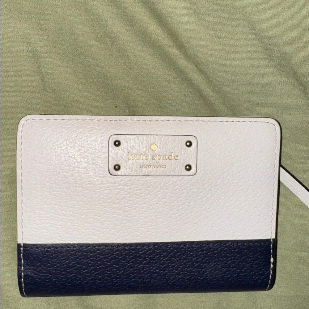 New Kate Spade NYC Leather Navy & White Compact Wallet Small NWT Credit Card ID